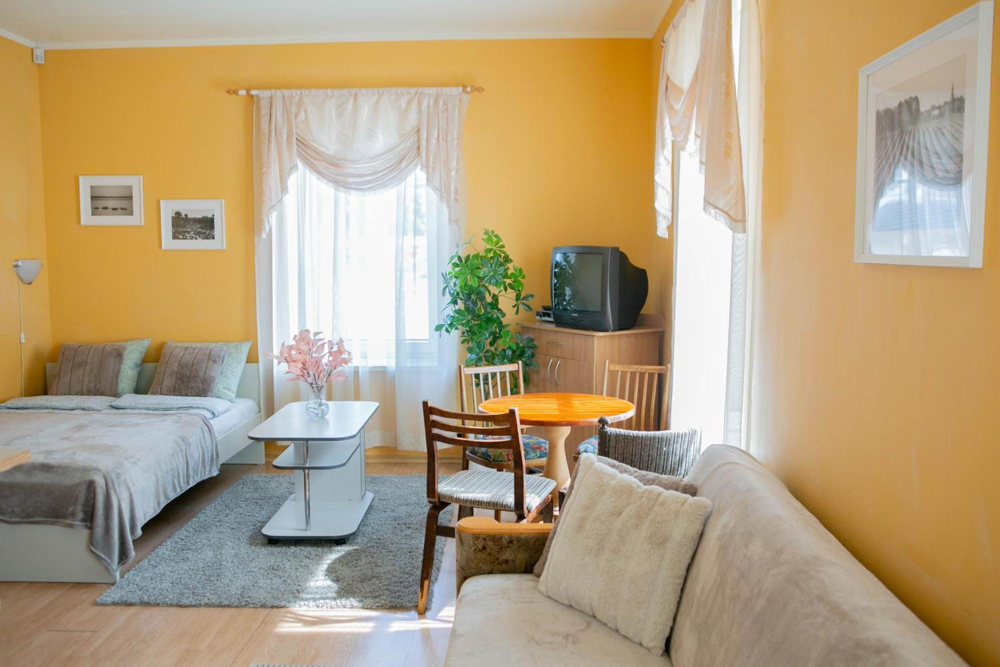 Center Of Apartments, Bus Station 1min, Airport 5 Min