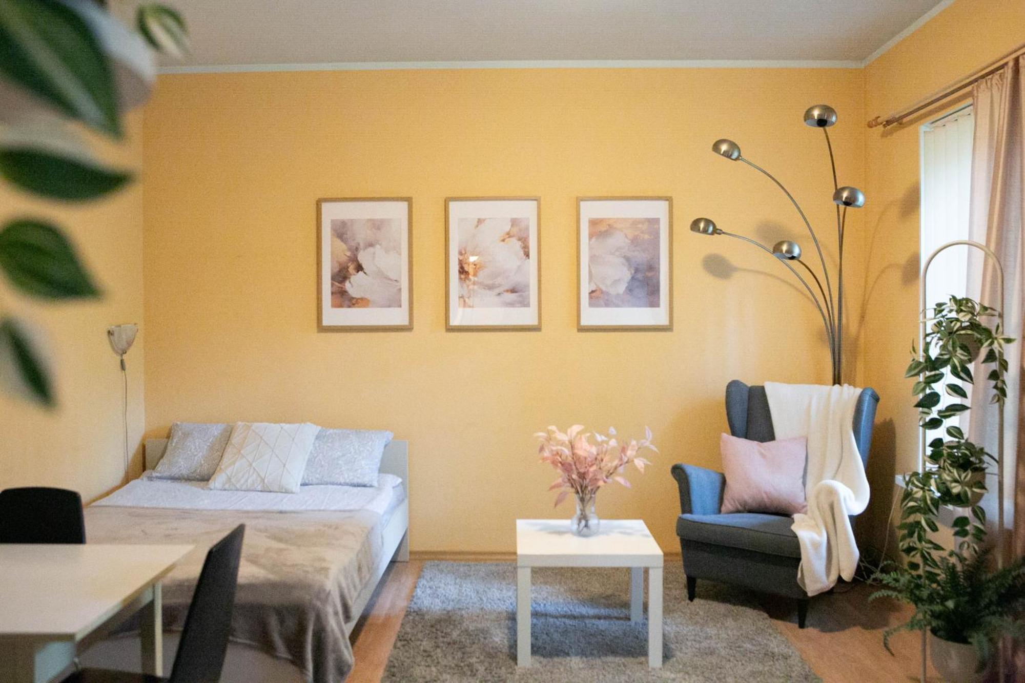 Dzīvoklis Center Of Apartments, Bus Station 1min, Airport 5 Min